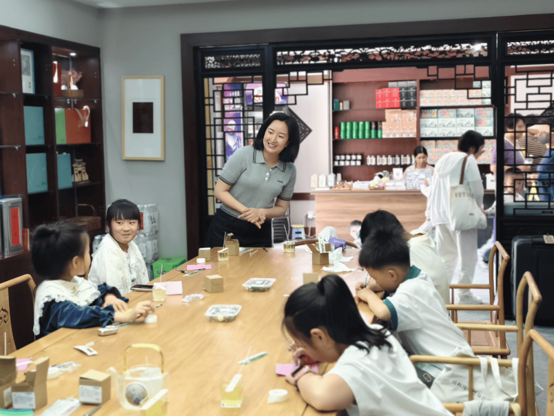 举办“以香传情·手作感恩”母亲节主题社教活动不朽情缘电子游戏以传统工艺致敬母爱——中徽博(图1)